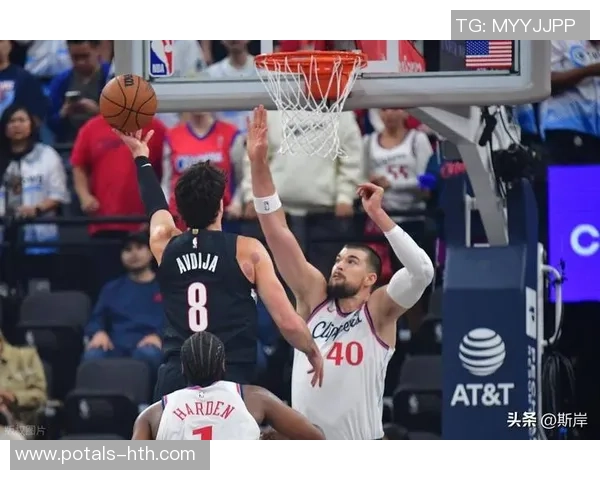 1224勇士与快船国的激烈对决展现篮球魅力与团队精神的巅峰较量 1224勇士与快船国的激烈对决展现篮球魅力与团队精神的巅峰较量